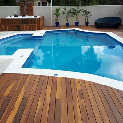 Deck de madeira para piscina em Guarulhos